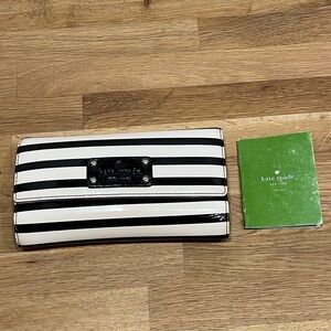 Kate Spade New York Bi-Fold Snap Sandra Wallet Patent Leather Black/Cream Stripe